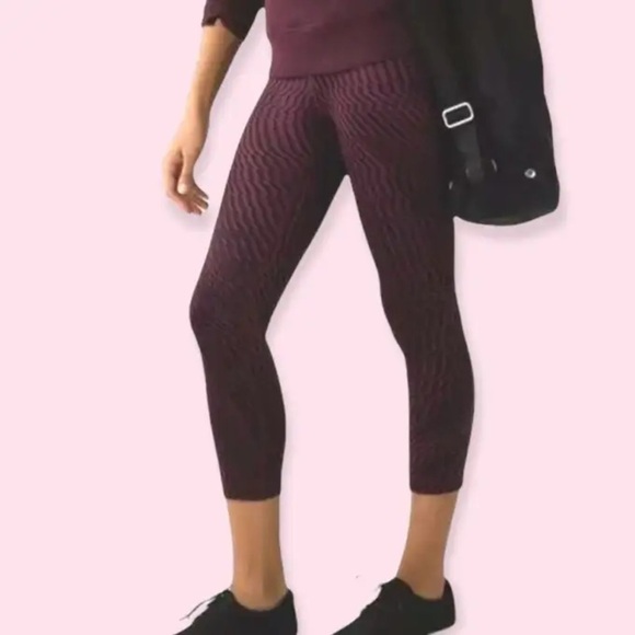 Lululemon maroon geometric print wonder under leggings crop red black US6 - Picture 5 of 13